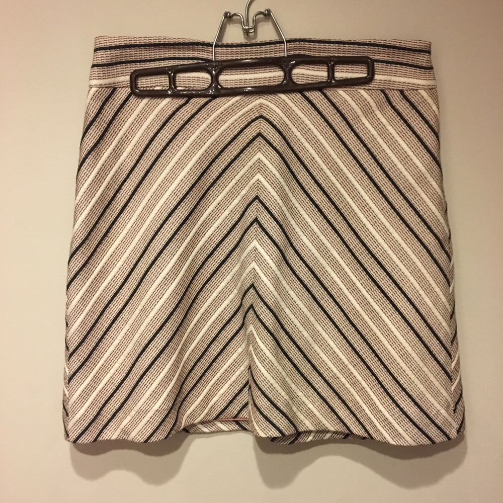 LOFT patterned A-line skirt size 6 - Picture 2 of 3